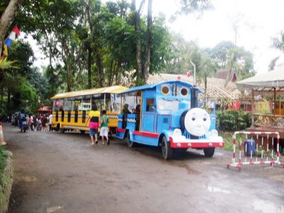 Mobil Safari – Taman Wisata Matahari