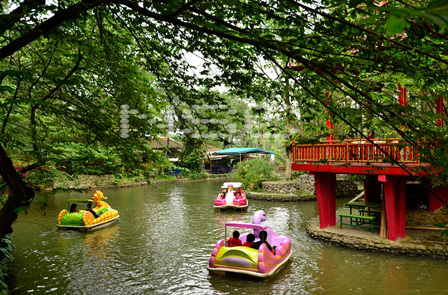 Wahana Paddle Boat – Taman Wisata Matahari